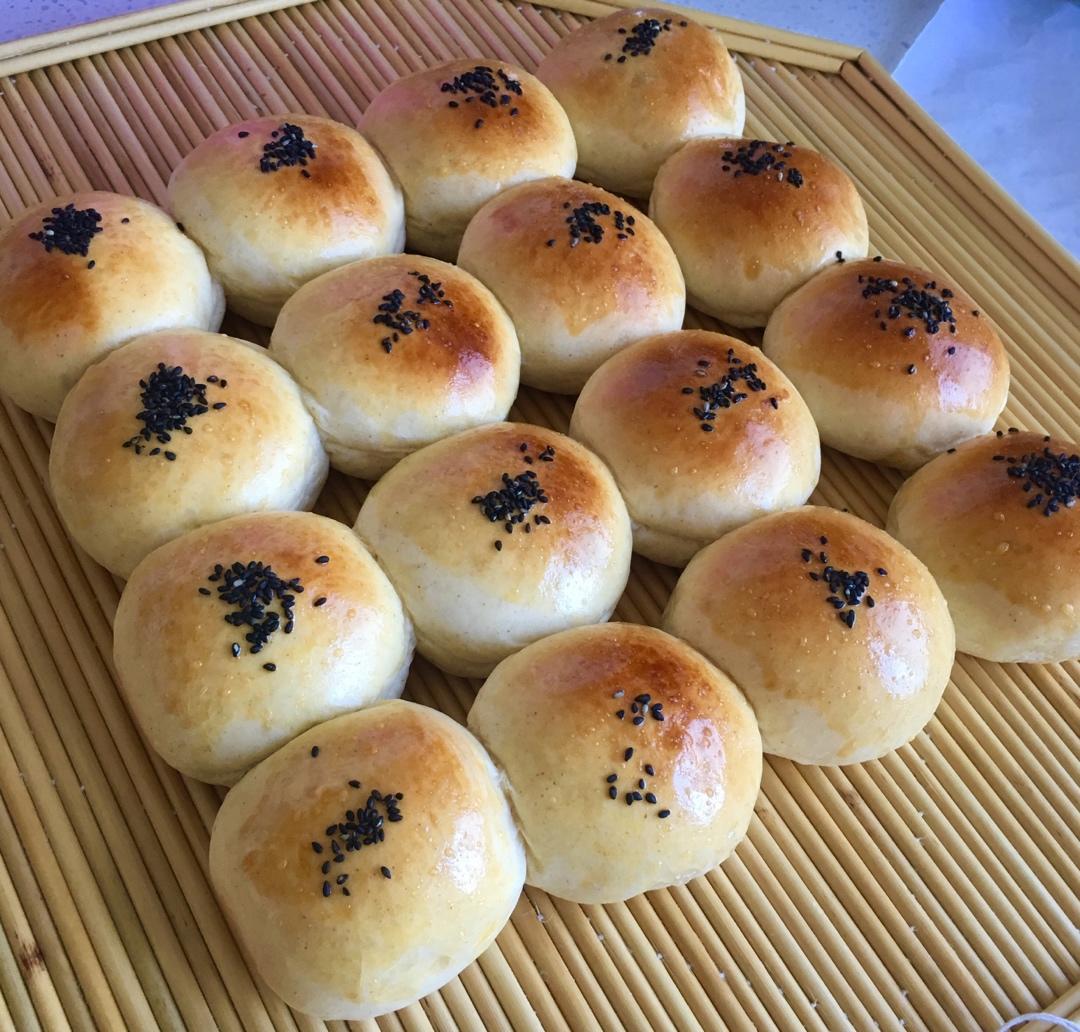 大人小孩都爱不释口的【蜂蜜牛奶小餐包】