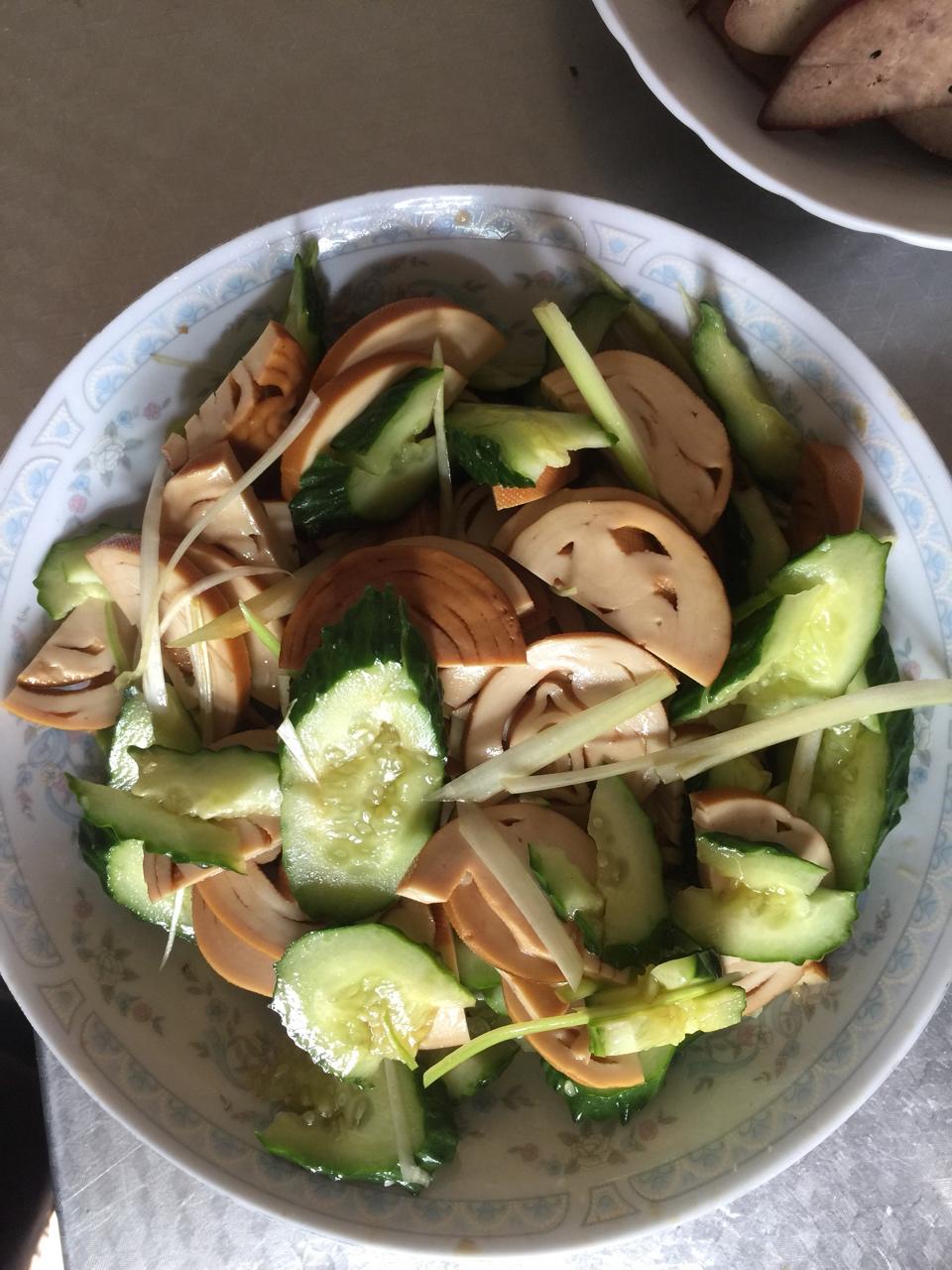 a烟波江上做的凉拌黄瓜素鸡