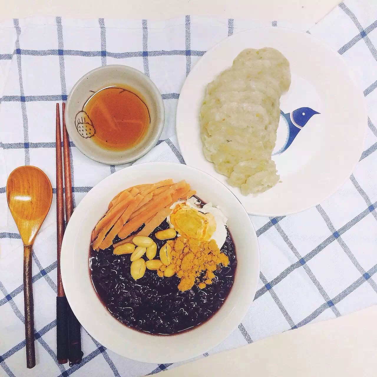 花生红枣黑米粥
