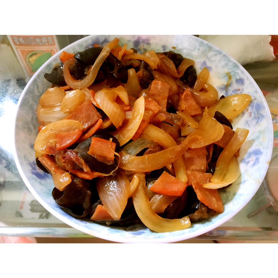 洋葱木耳炒腐竹