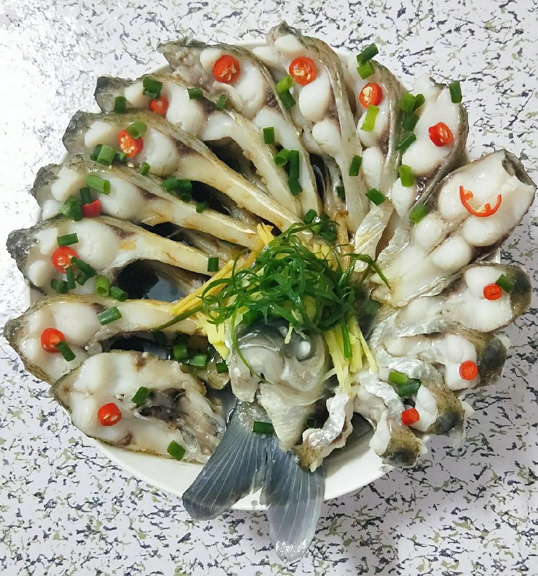 手机用户0584_895y做的孔雀开屏(清蒸武昌鱼)