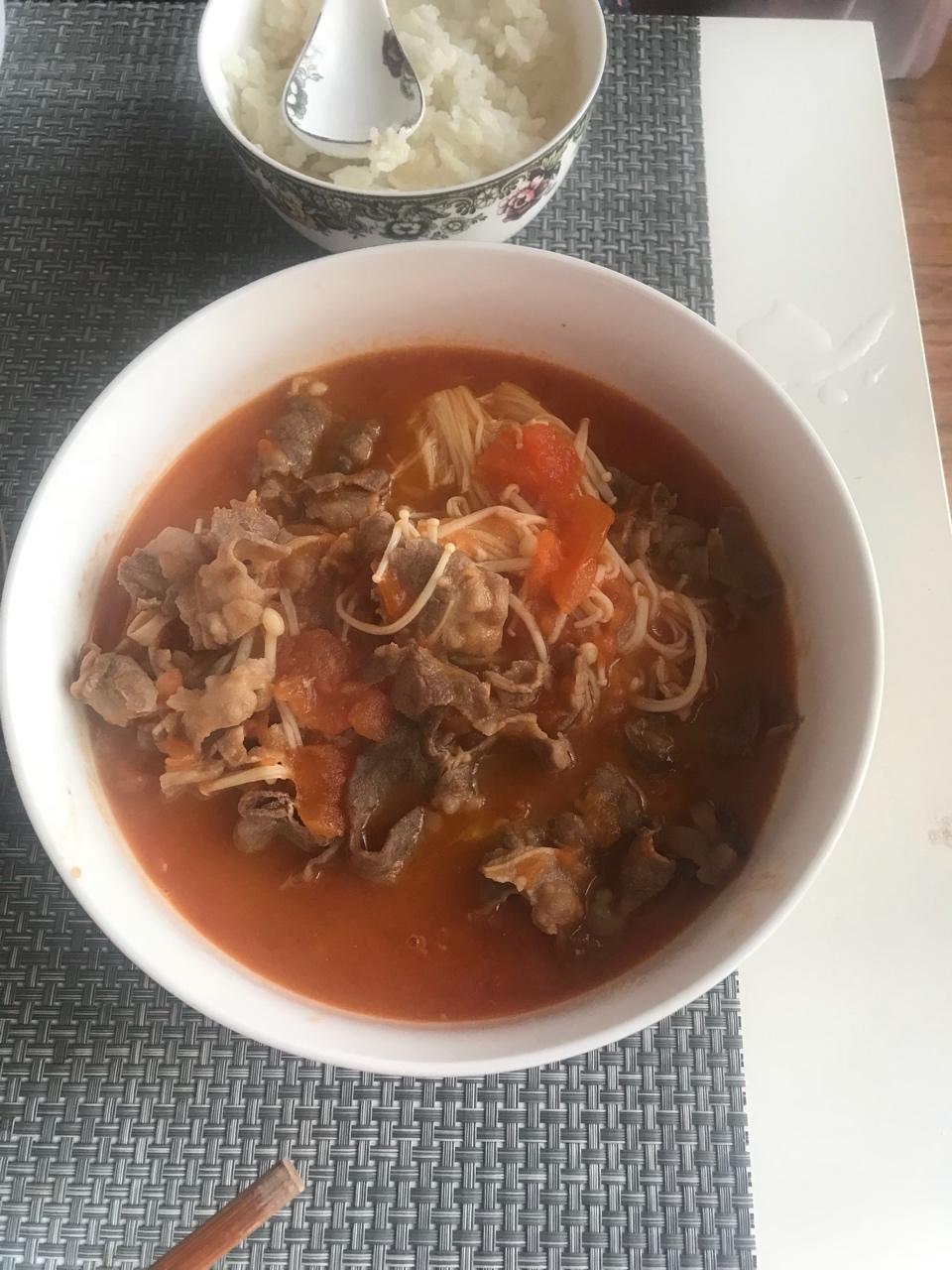 金针菇肥牛番茄锅