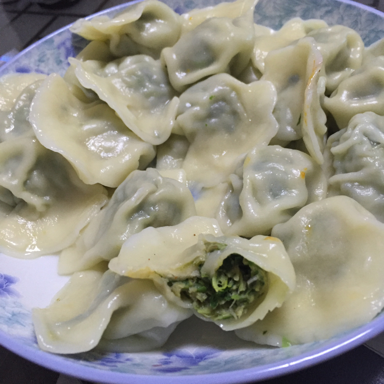 381068447做的槐花饺子