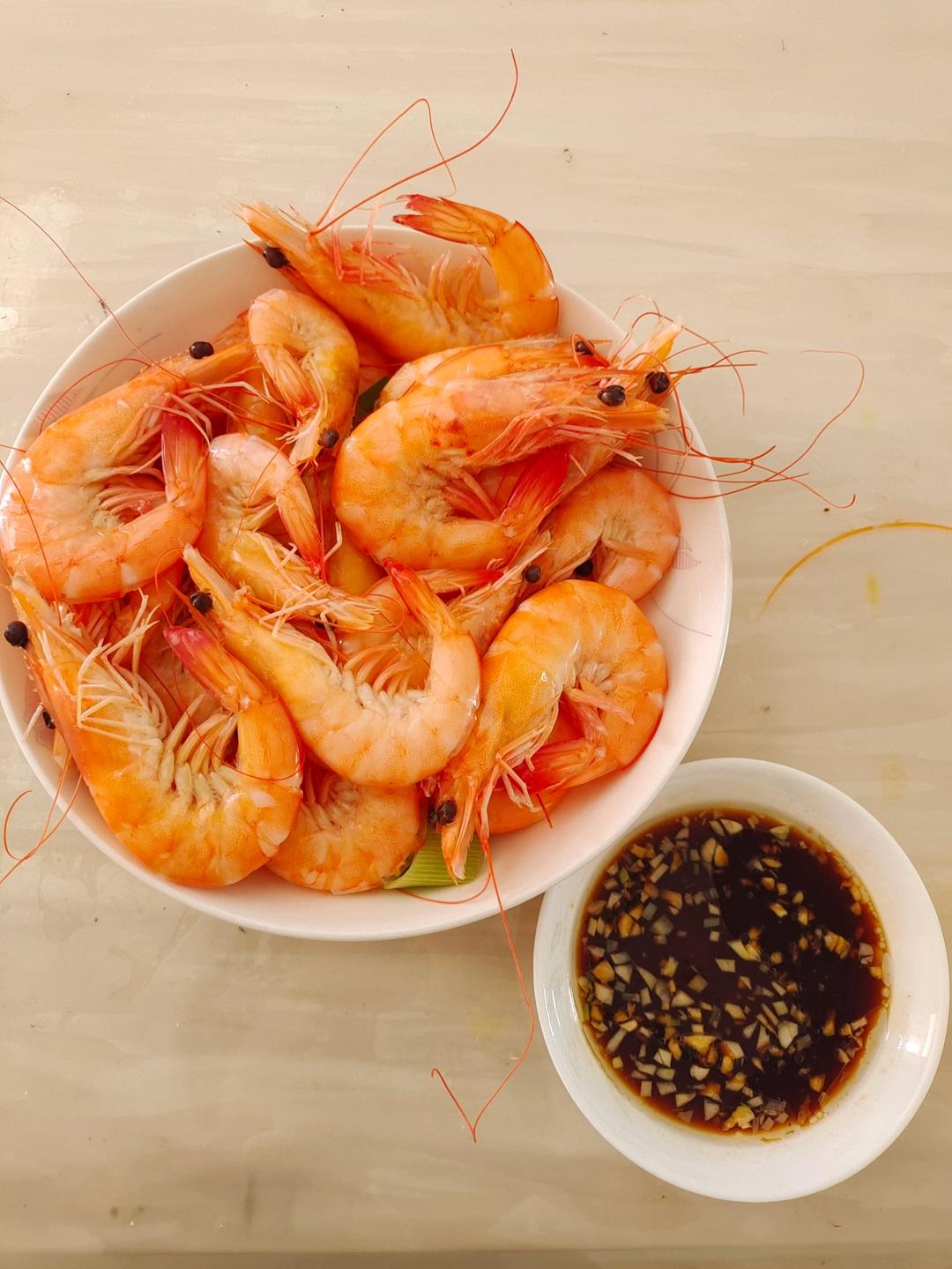 水煮虾（灵魂蘸料汁很关键哈😄）