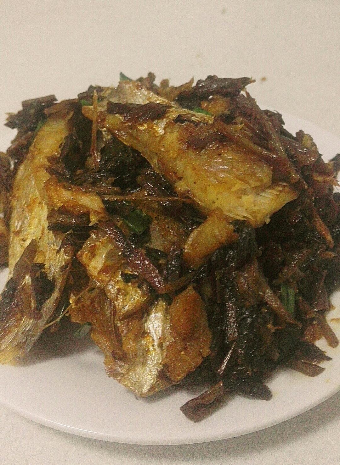 梅干菜烧小鲳鱼的做法