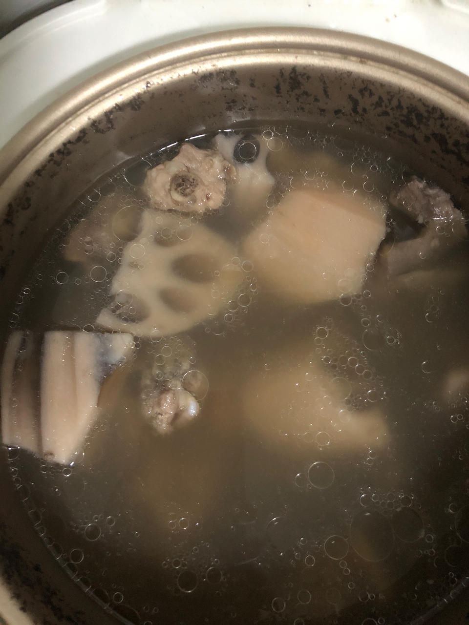 秋冬滋补——莲藕花生排骨汤（内附超香蘸料做法！）