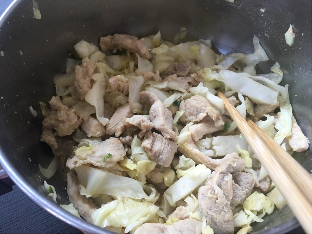 快手包菜炒肉