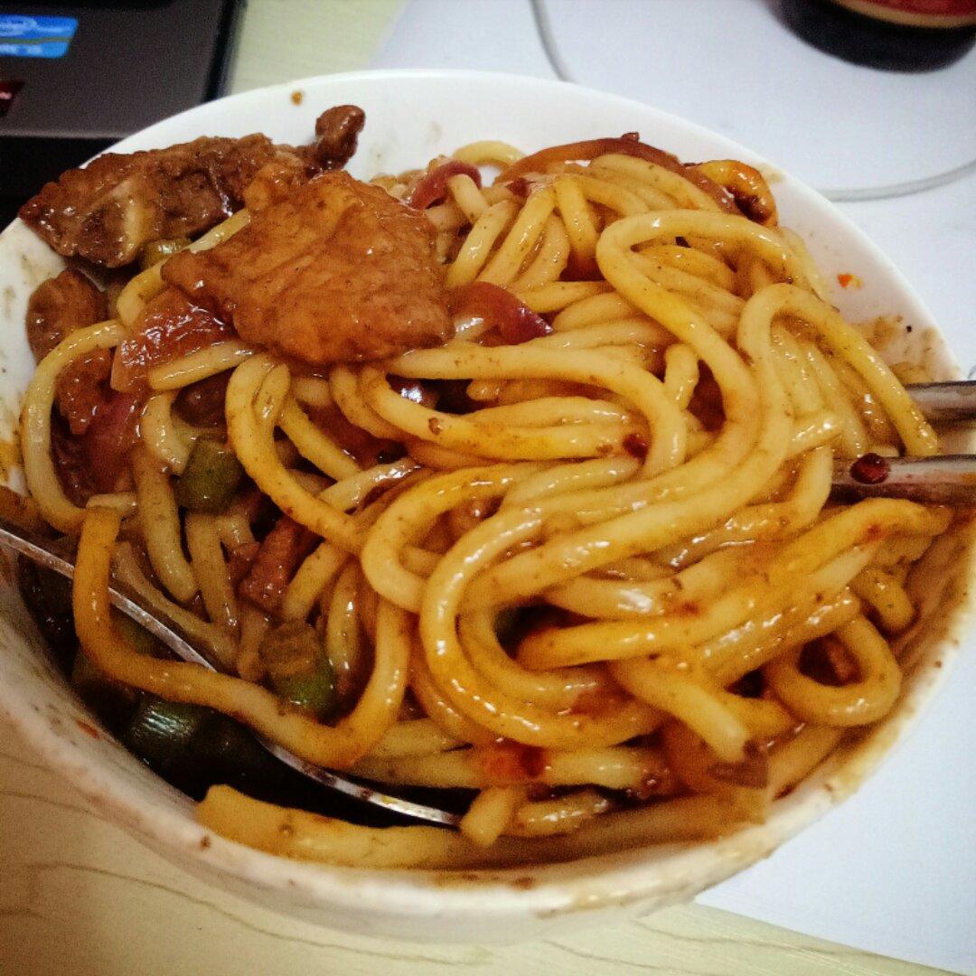 家常炒面：簡單、快捷，美味。