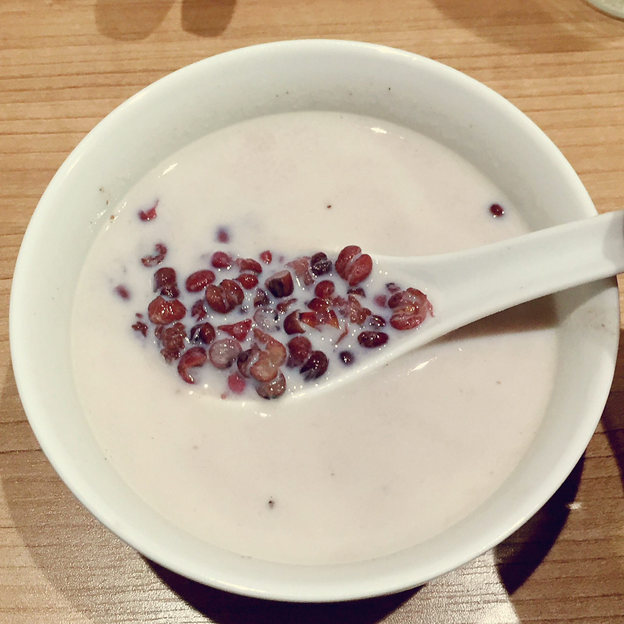 红枣红豆薏仁牛奶粥