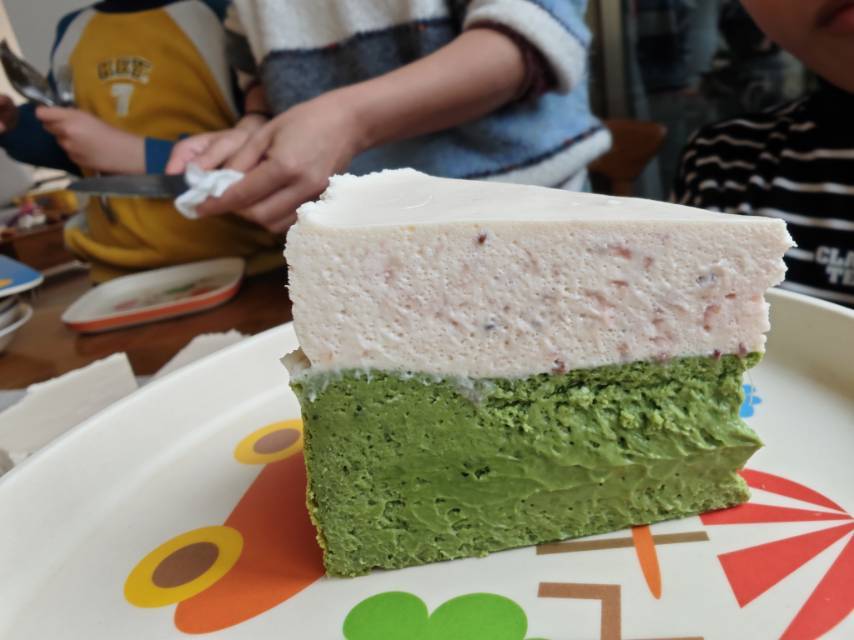 一次享受多重口感‼️抹茶巴斯克草莓🍓慕斯