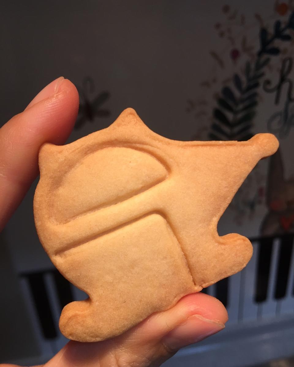你和貌美平整的饼干只差了一块烤盘的距离（可做翻糖糖霜饼干底）