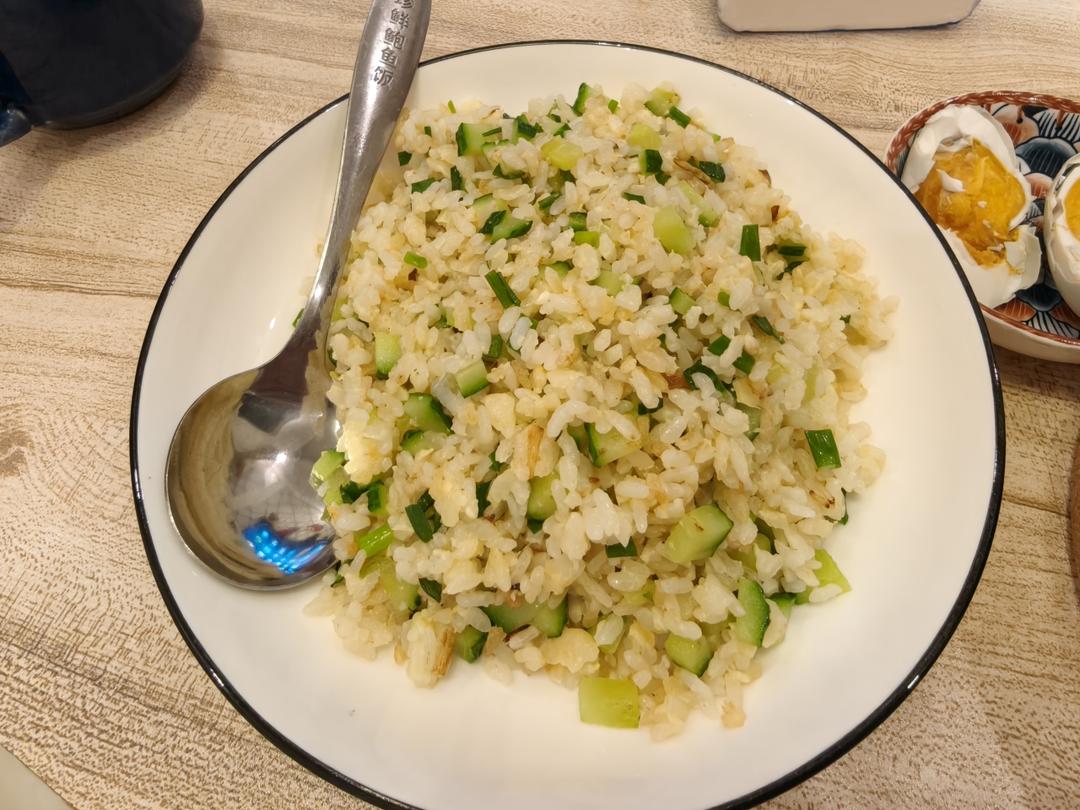 黄瓜鸡蛋清爽炒饭