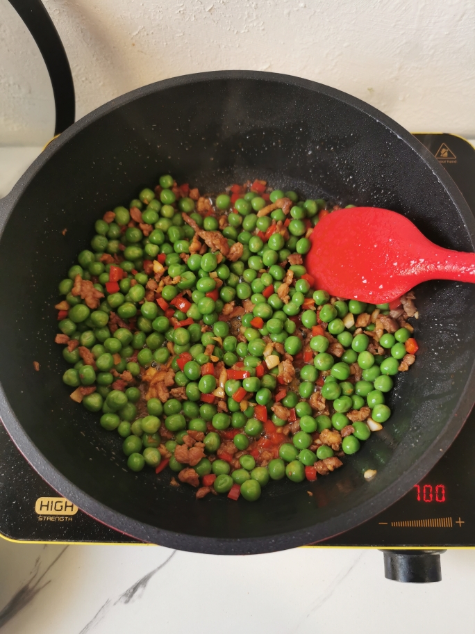下饭菜~肉沫炒豌豆的做法 步骤6