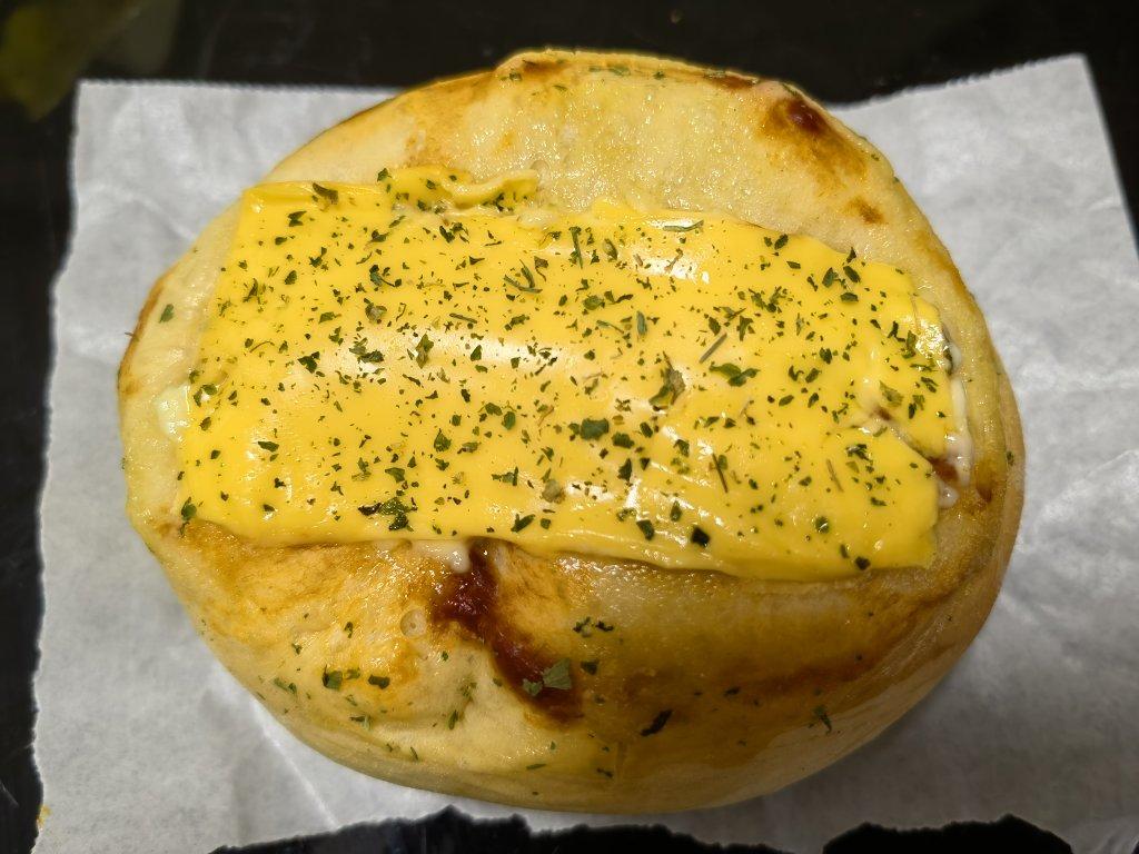 一个面团撑起一家店的台式面包—香肠面包