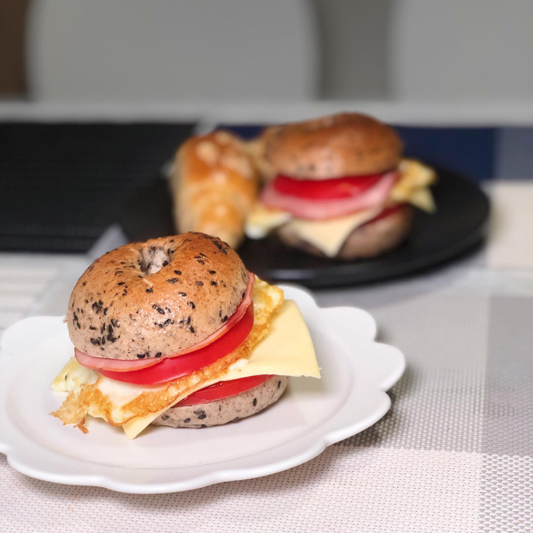 黑芝麻全麦贝果