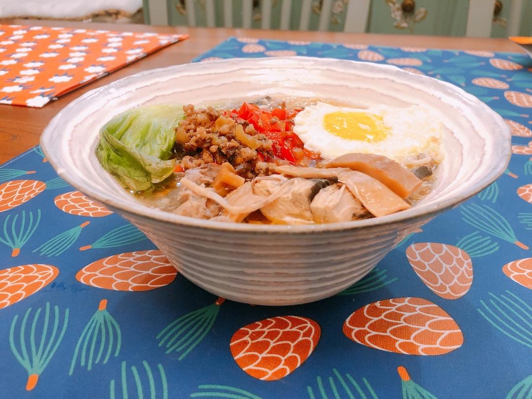 十分钟就能吃到的肉臊子面