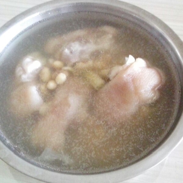 黄豆猪蹄汤