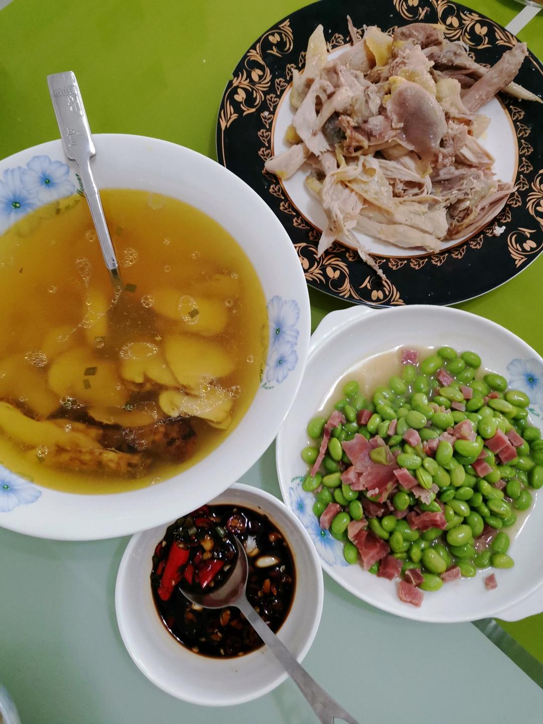野生松茸炖鸡汤