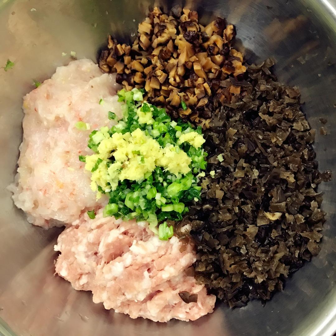 鲜掉眉毛的 三鲜水饺~