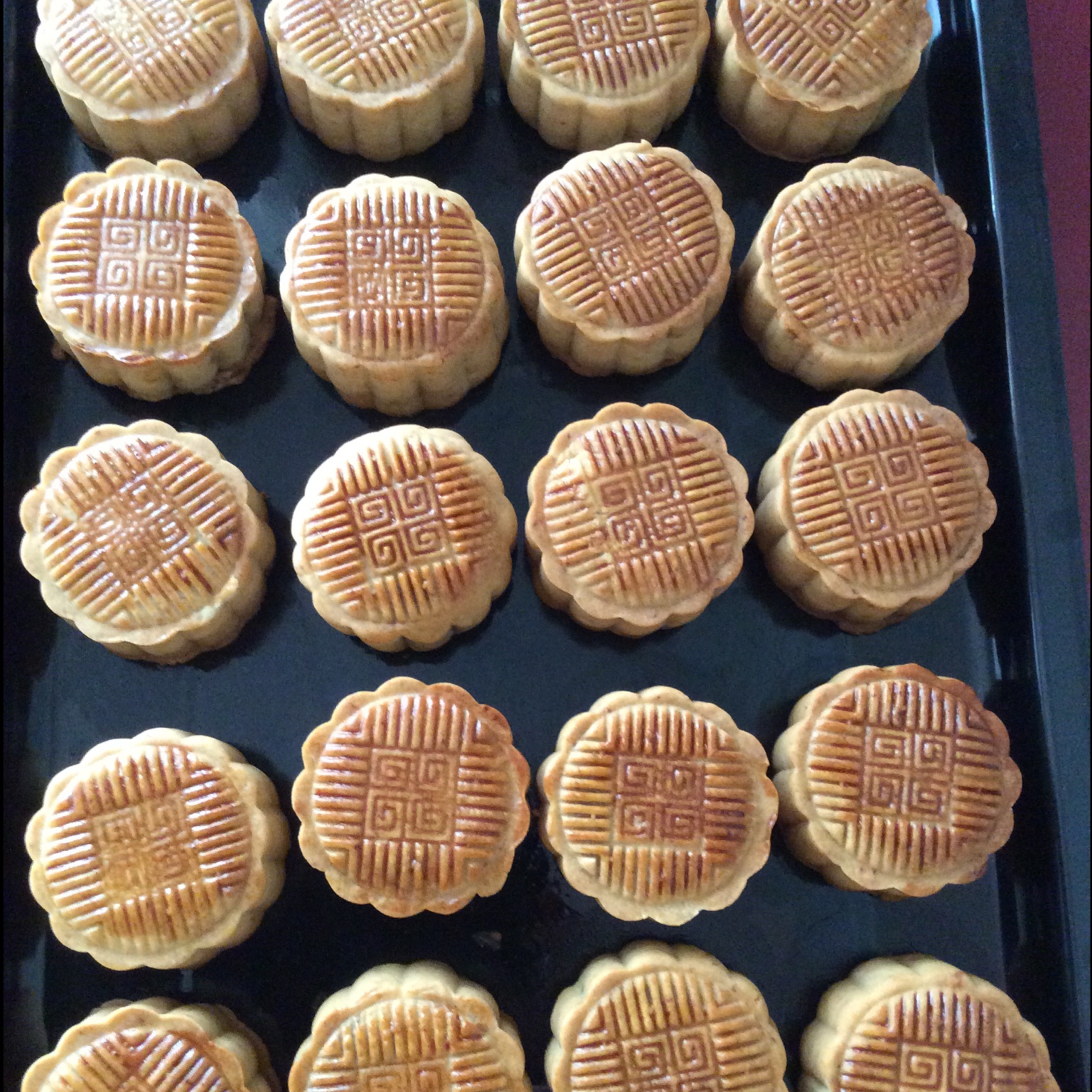 广式蛋黄莲蓉月饼