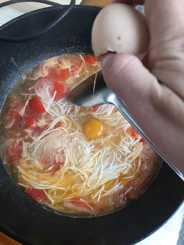 最好吃最简单的经典西红柿鸡蛋面！让你一秒变煮面达人！的做法 步骤6