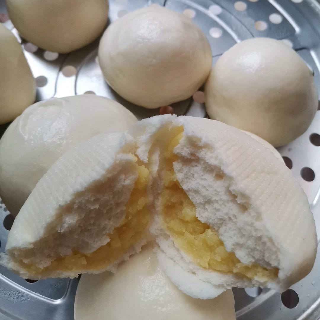 松软香甜的奶黄包，很快就可以搞定。