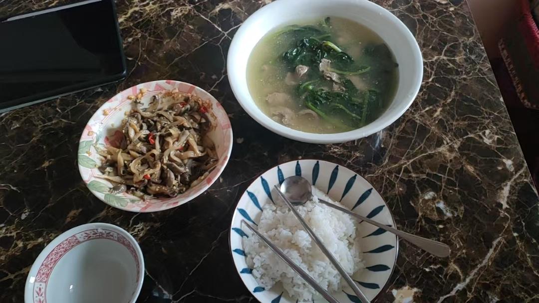 【菠菜猪肝汤】喝完精力充沛哈