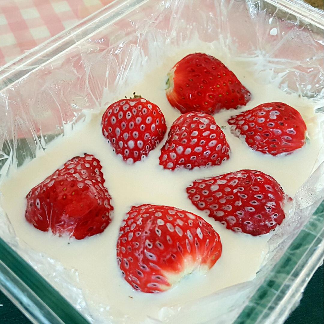 草莓牛奶生羊羹