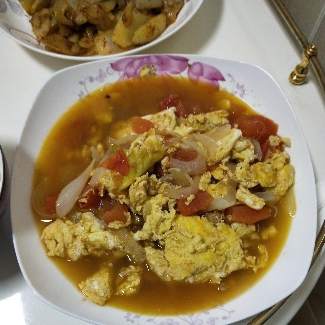 番茄洋葱炒鸡蛋拌饭