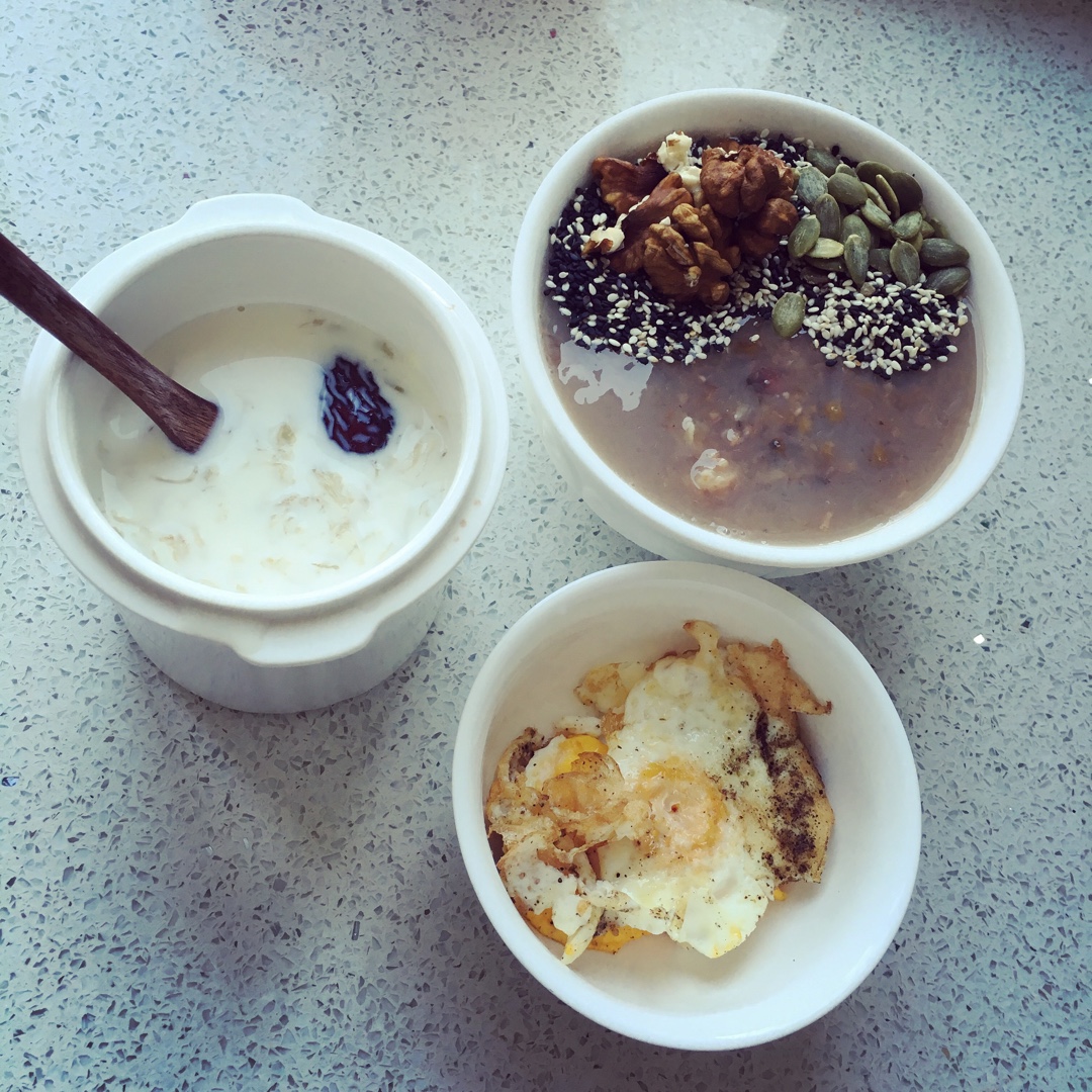 不急不躁吃早餐