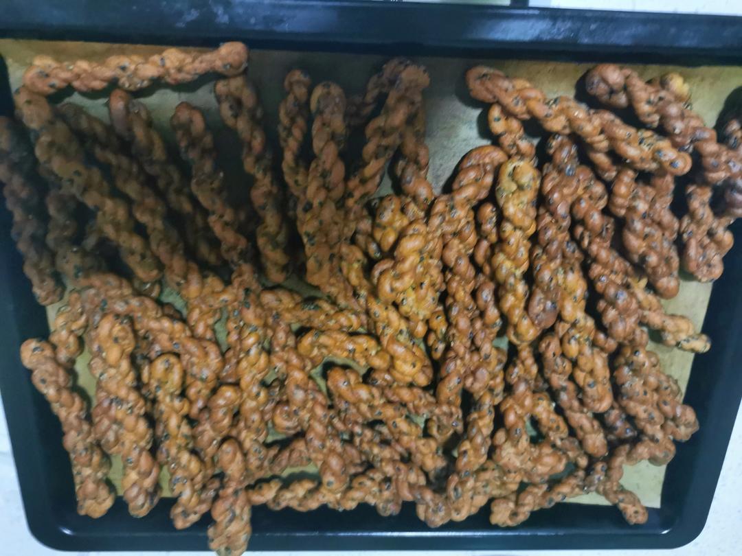 酥脆小麻花(咸味、甜味)