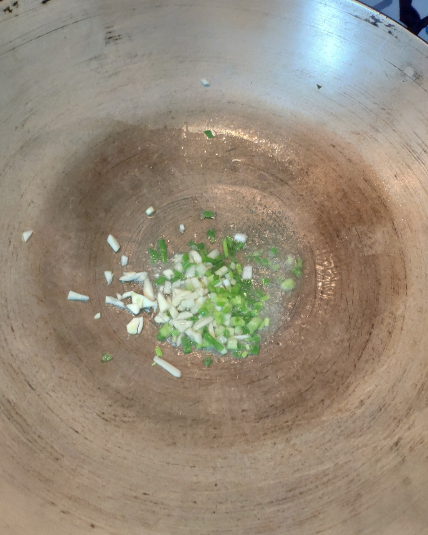 清炒菠菜（葱珠油菠菜）的做法 步骤4