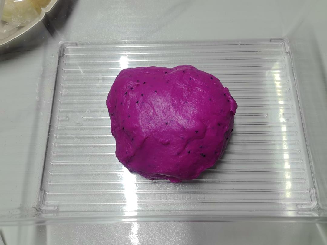 火龙果奶酪软欧包