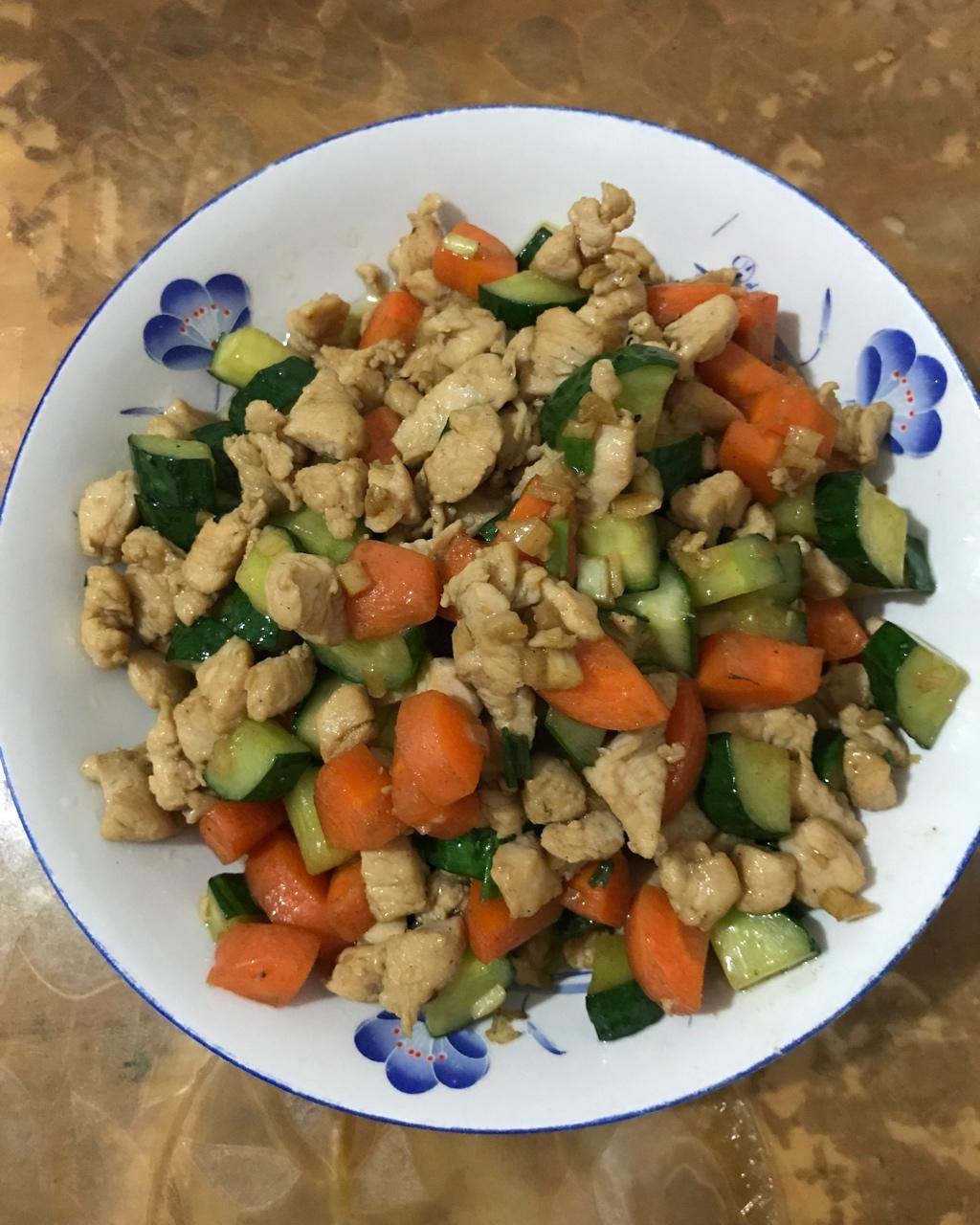 胡萝卜黄瓜鸡胸肉