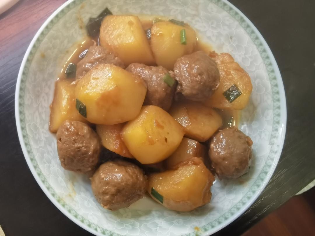 土豆烧牛肉丸