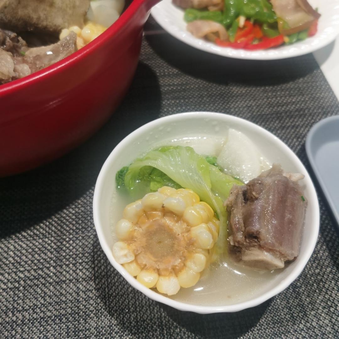 牛尾炖白萝卜汤