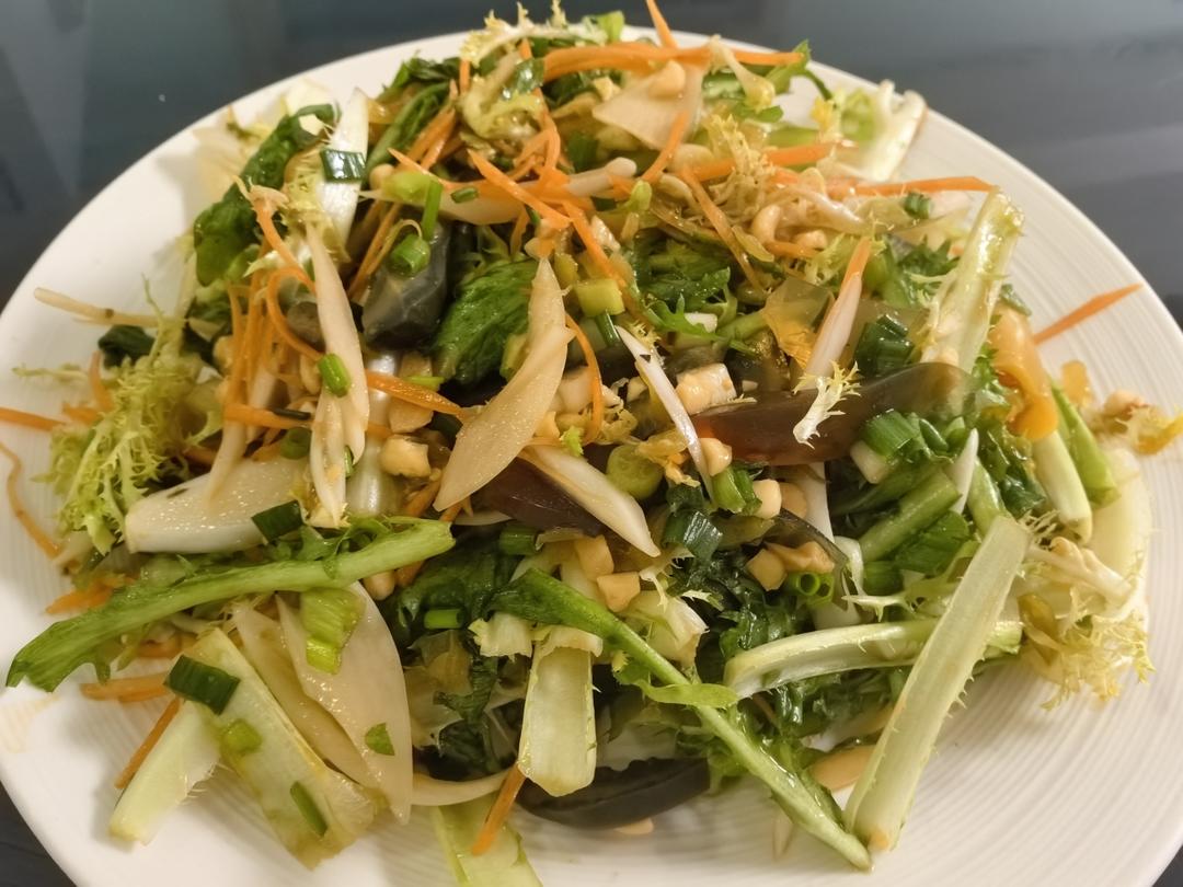 家常凉菜——苦苣拌皮蛋