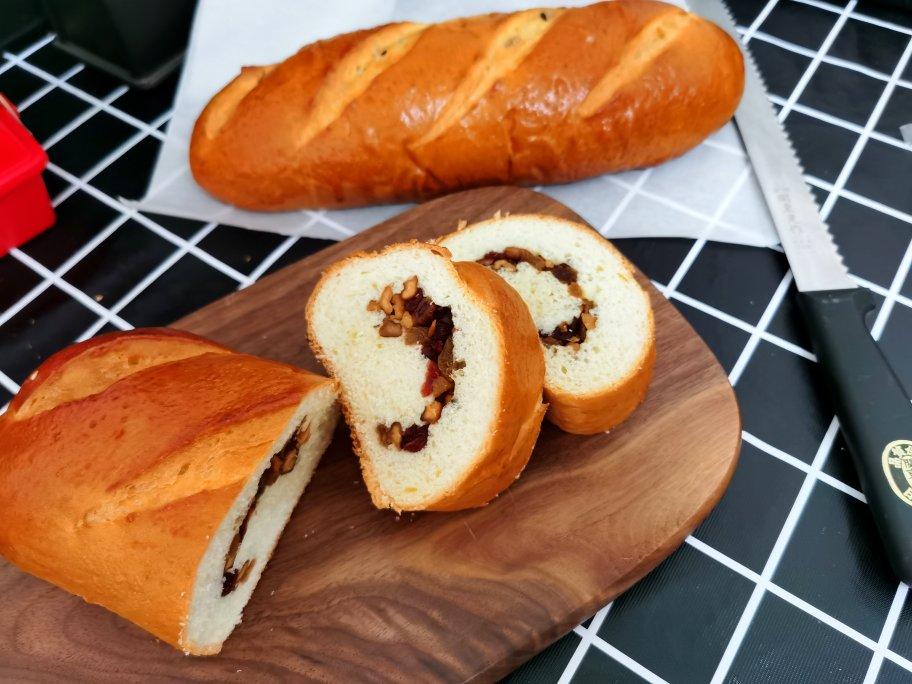 奶香果仁大列巴