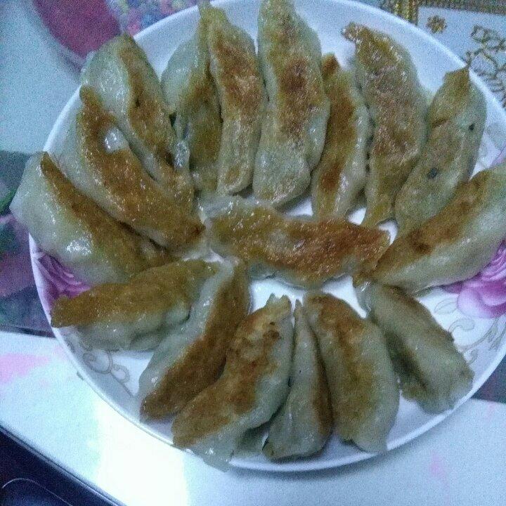 三鲜锅贴 Fried Dumplings