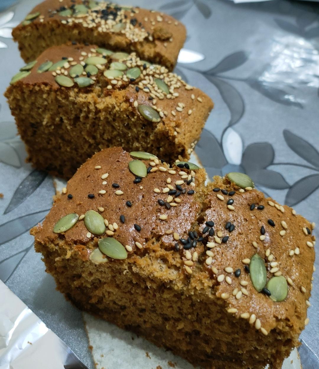 蓬松柔软的枣泥核桃糕