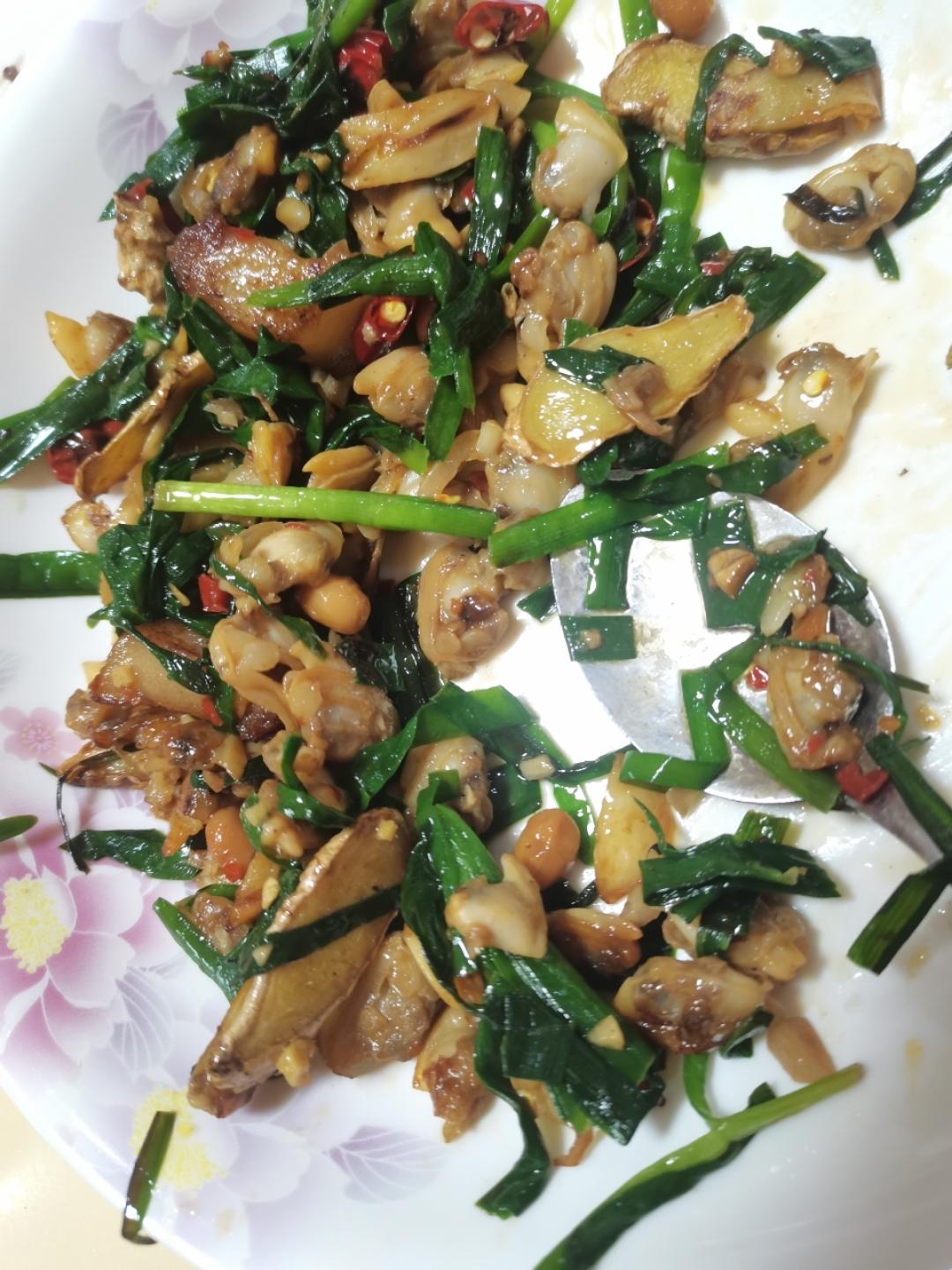 花甲这样炒，热量低还💯分💯下饭❗韭菜爆炒花甲肉