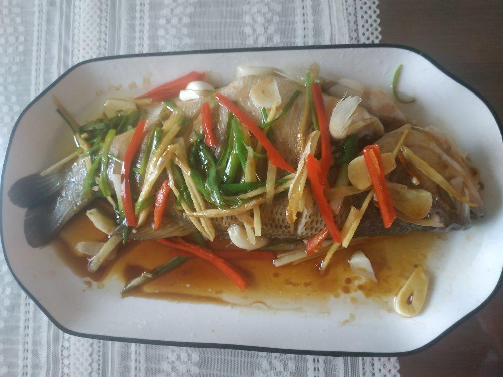 清蒸鲈鱼（家常做法）