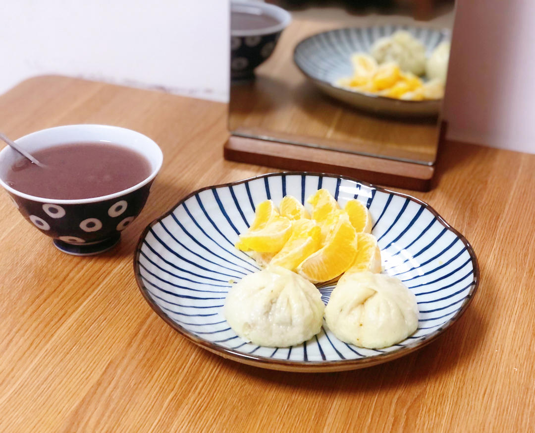 餐桌边的早餐