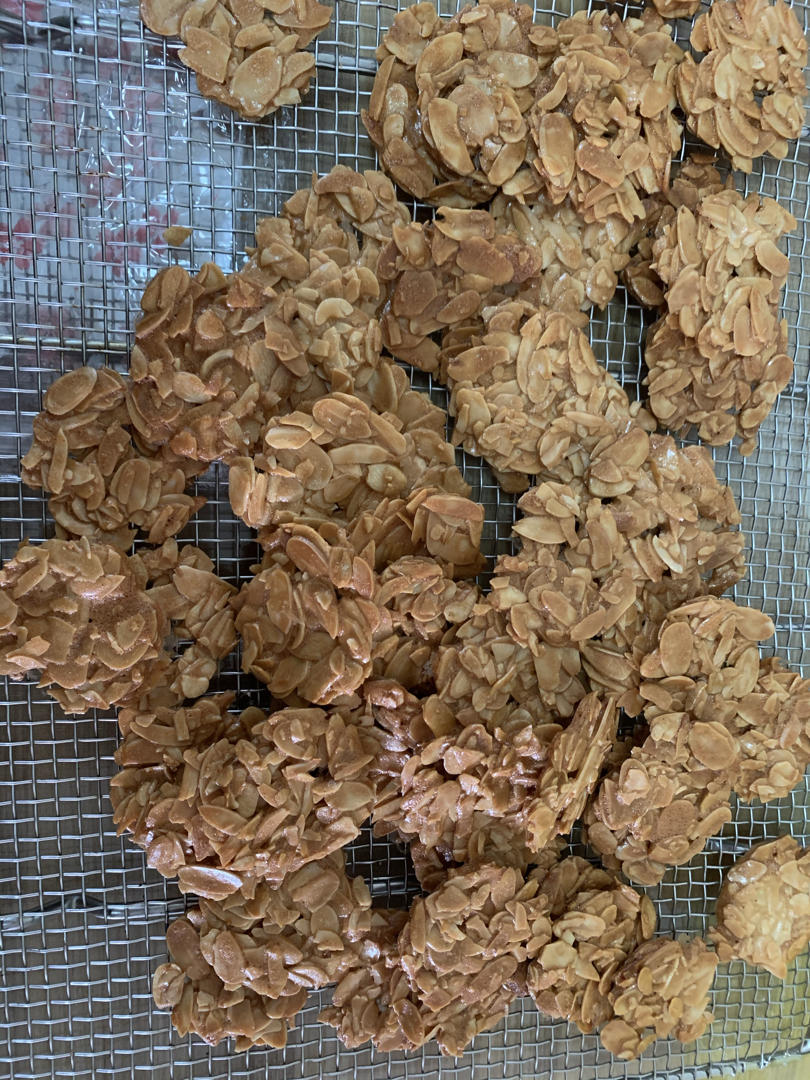 杏仁瓦片：薄脆香酥小零食。
