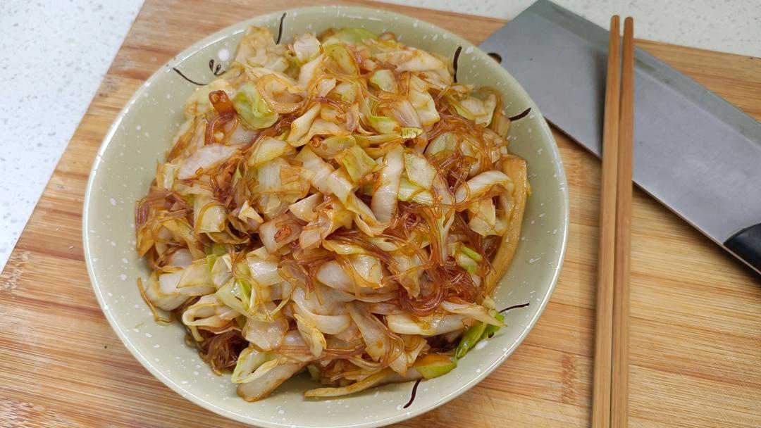 最近爱吃粉丝粉条～包菜炒粉丝