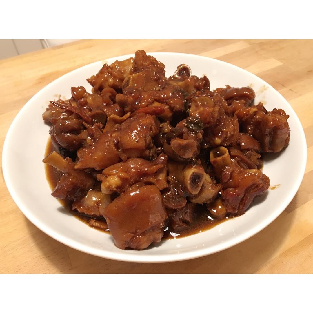 美味的家常菜：红烧猪蹄