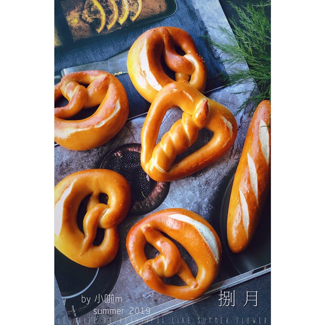 德国碱水面包Brezen（普雷节、巴伐利亚面包、扭结面包）