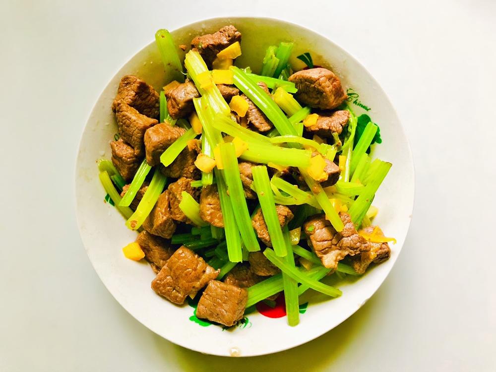 芹菜炒牛肉