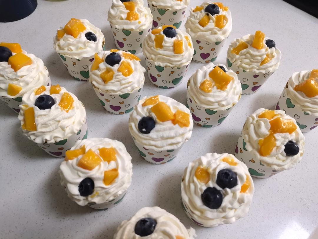 纸杯蛋糕小奶油蛋糕（面上不焦的纸杯蛋糕）