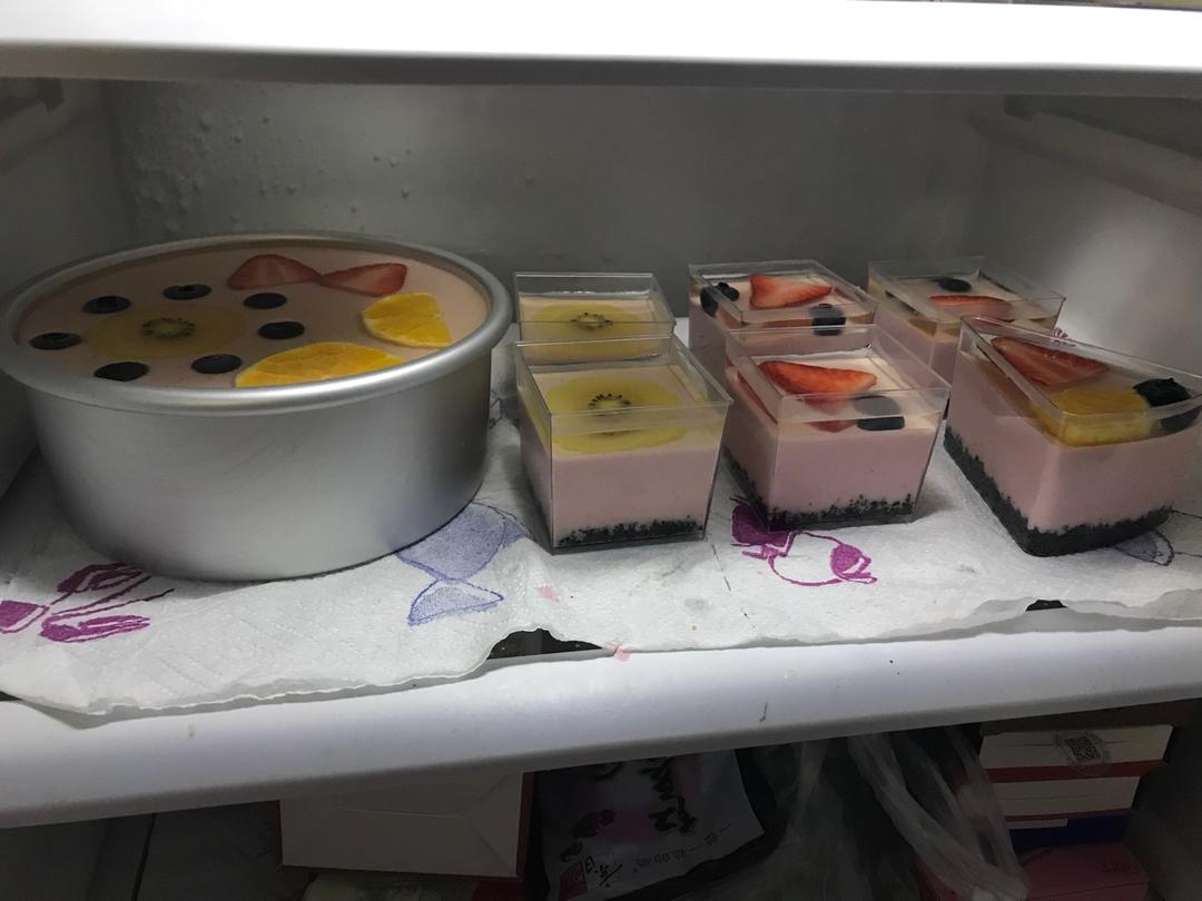 草莓慕斯蛋糕